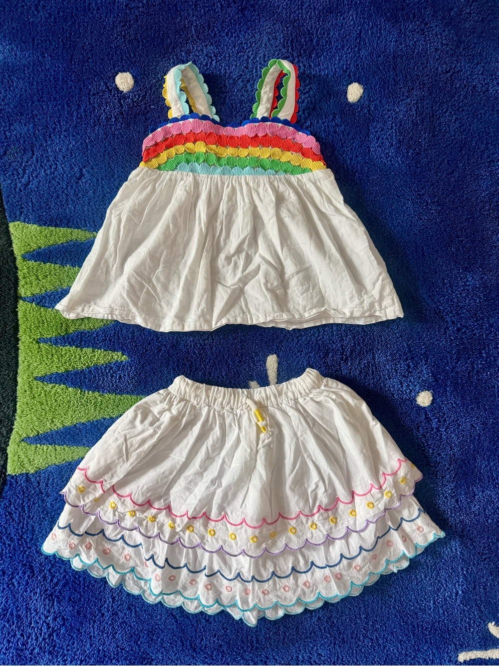 Mini Boden White Girls 2-Piece Set, Rainbow Scallop Embroidery Trim, Size 4-5